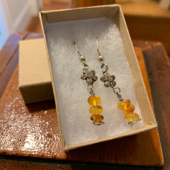 Amber Flower drop earrings - Picture 2 of 2